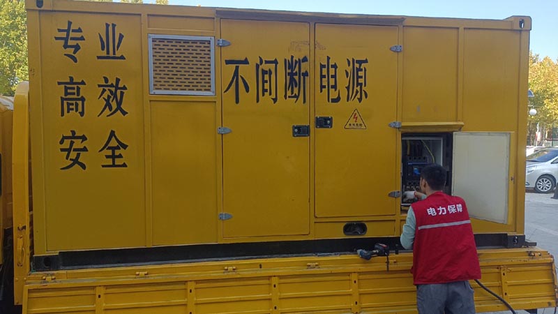 林甸柴油发电机组和UPS电源配合使用时，如何避免切换过程中的电力中断？