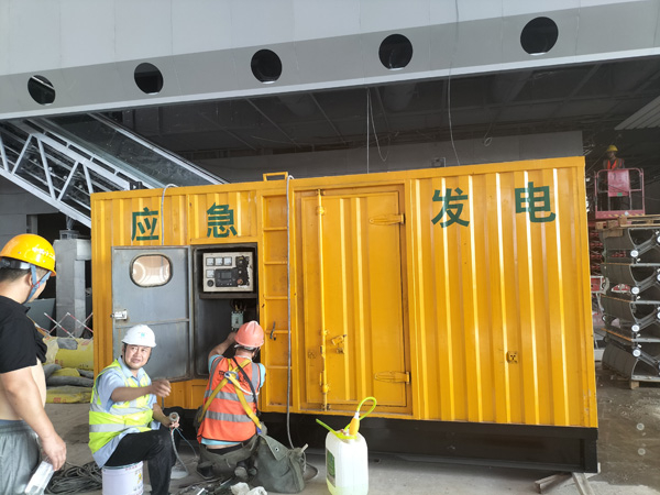 林甸怎样判断空气滤清器是否需要更换？